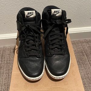 Nike Women’s Dunk Sky Hi Mesh Sneaker sz 7.5